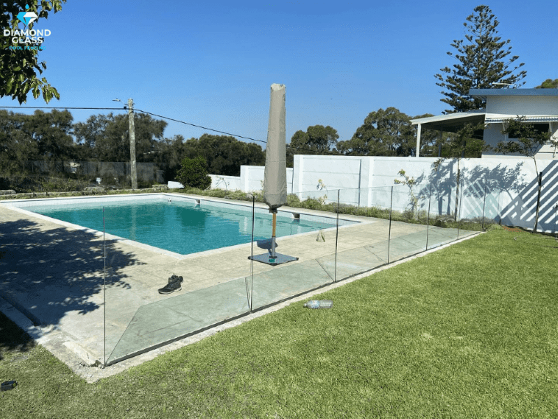 frameless glass pool fence vs semi frameless glass pool fence