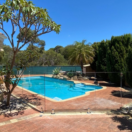 glass pool fencing installation